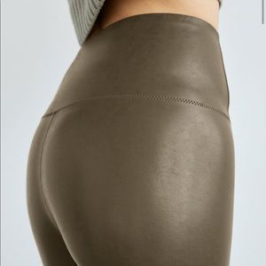 Aritzia Wilfred free daria leggings